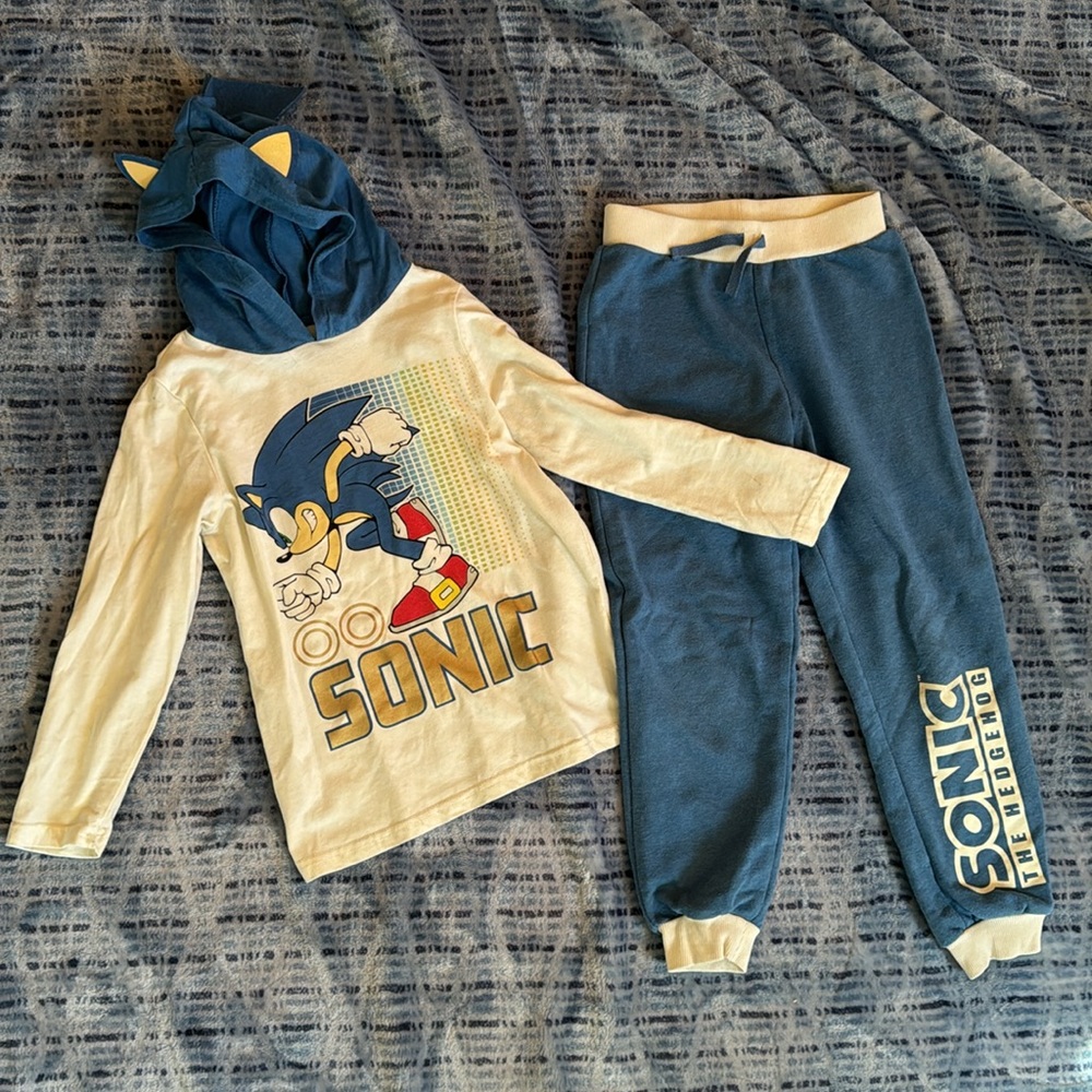 SONIC the Hedgehog 2 piece outfit size 7